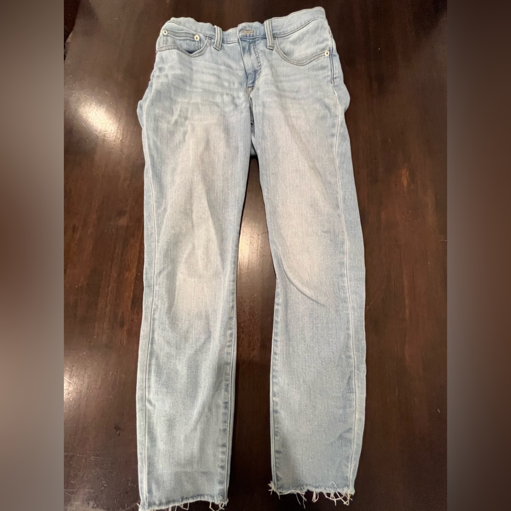 J Crew high rise, light wash skinny jeans. Size 26.